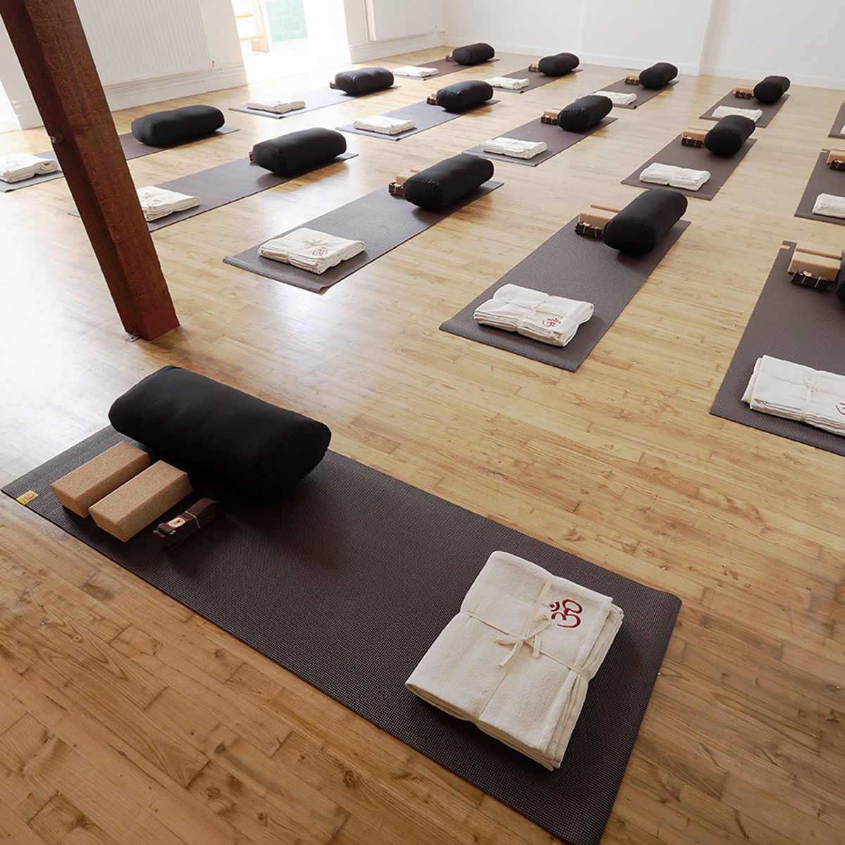 rénovation complète du parquet d'une salle de yoga et danse